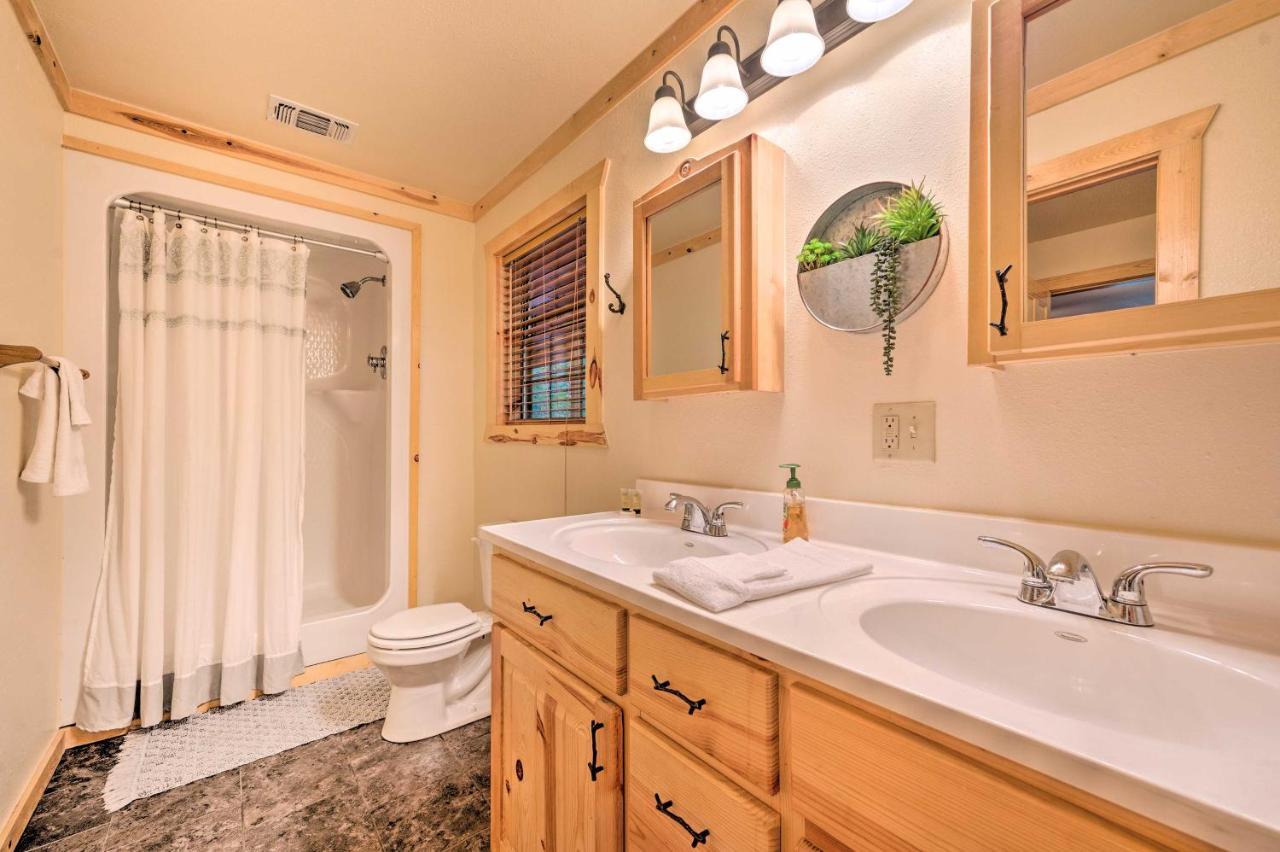 Broken Bow Retreat On 2 Acres With Hot Tub And Deck! Vila Exterior foto
