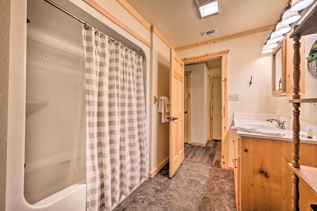 Broken Bow Retreat On 2 Acres With Hot Tub And Deck! Vila Exterior foto